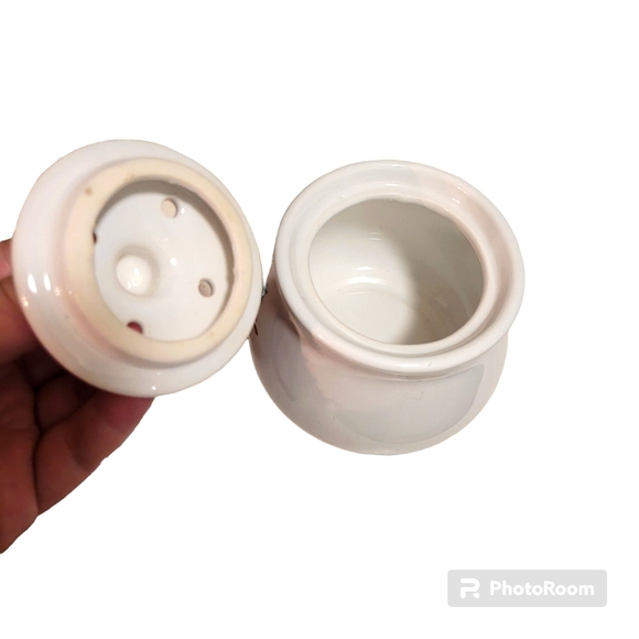 Vintage Ceramic Christmas Potpourri Holder with Poinsettias - Picture 5 of 7